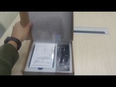 Einfache GesichtsZeiterfassungsstation der zeit-FA1000 auf dem Schreibtisch